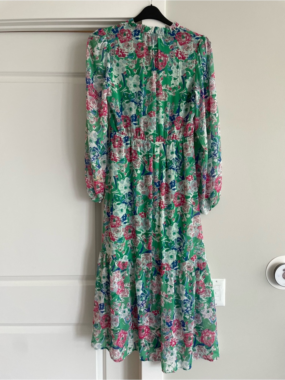 Green Floral Long Sleeve Midi Dress – Feminine Tiered Silhouette